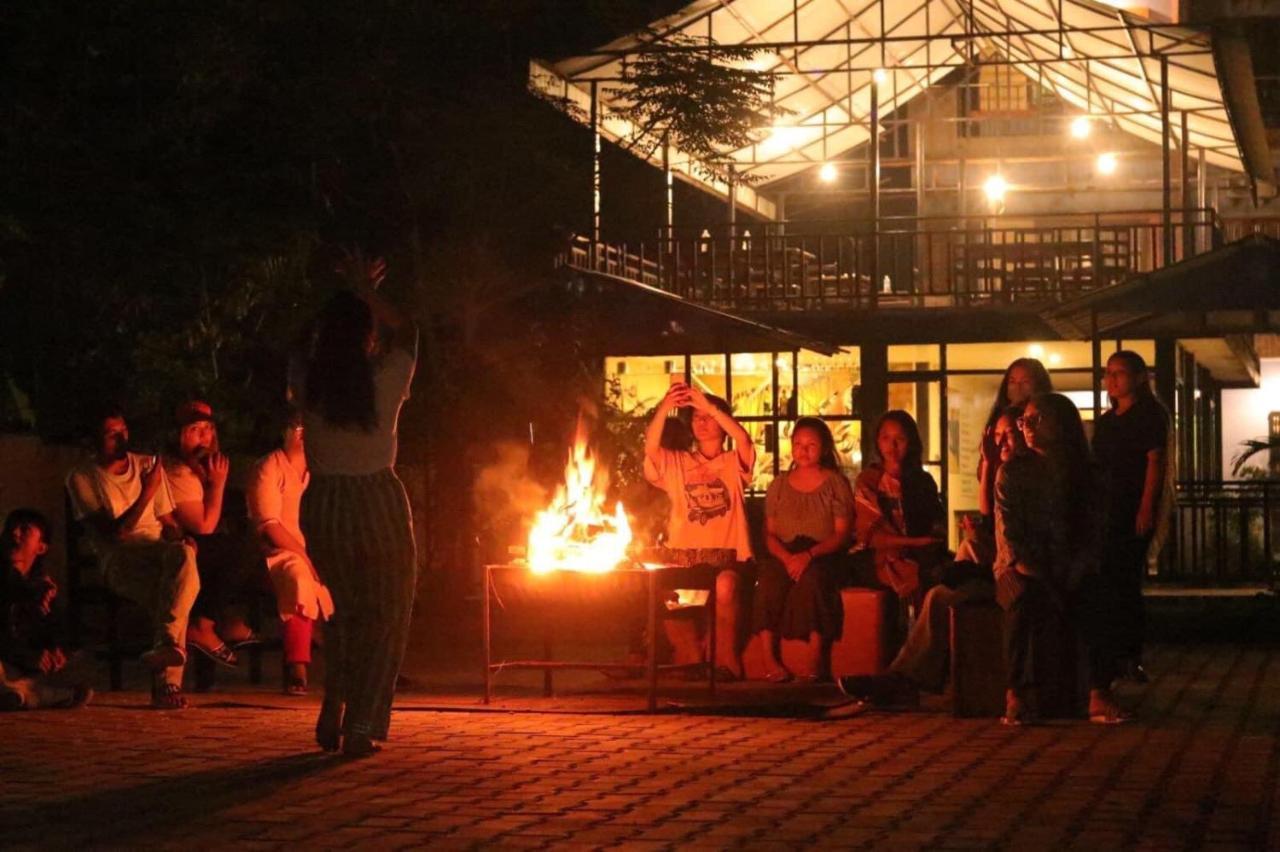 Hotel Flycatcher Chitwan- A Jungle Safari Home Sauraha Eksteriør bilde