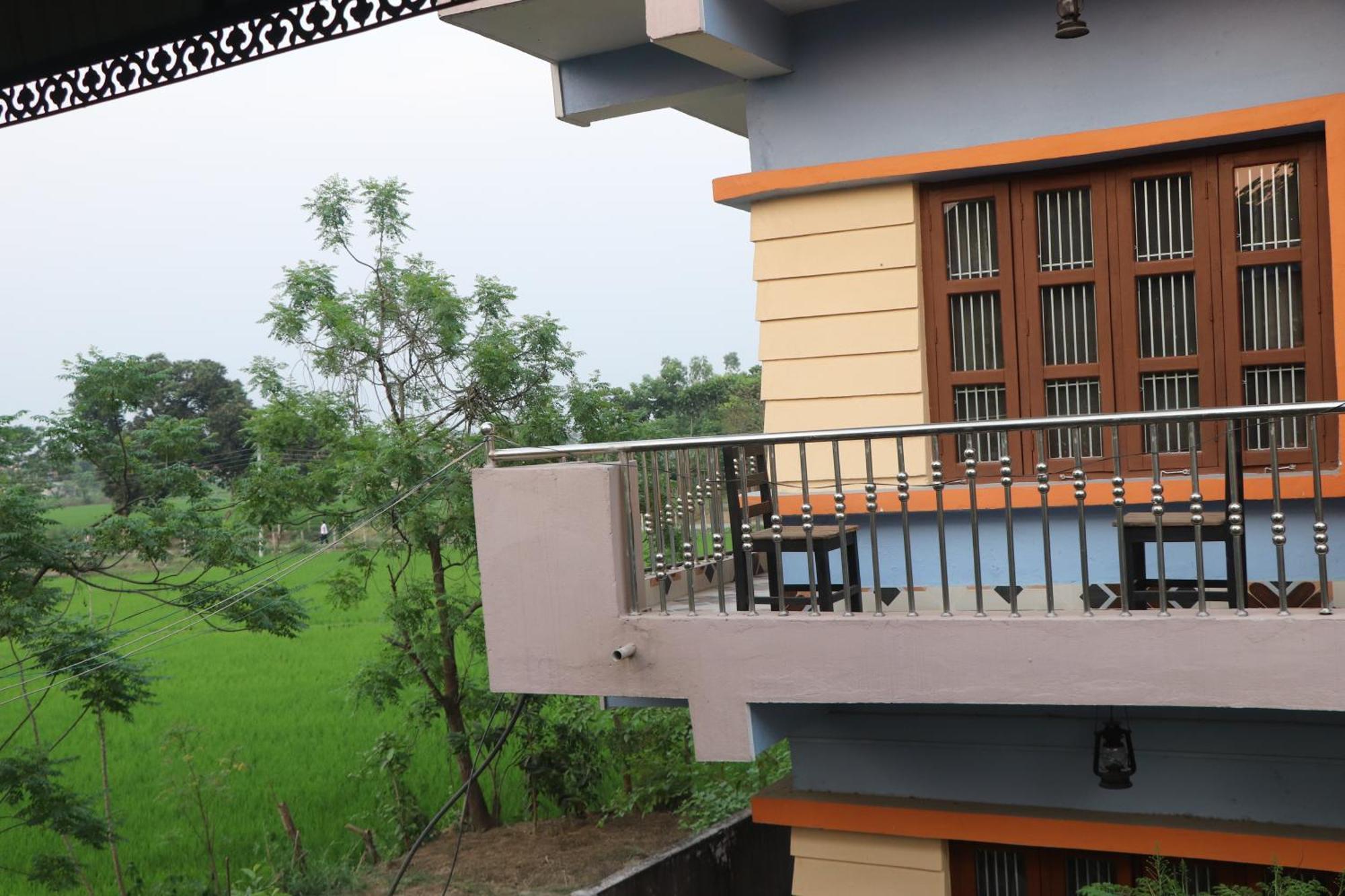 Hotel Flycatcher Chitwan- A Jungle Safari Home Sauraha Eksteriør bilde