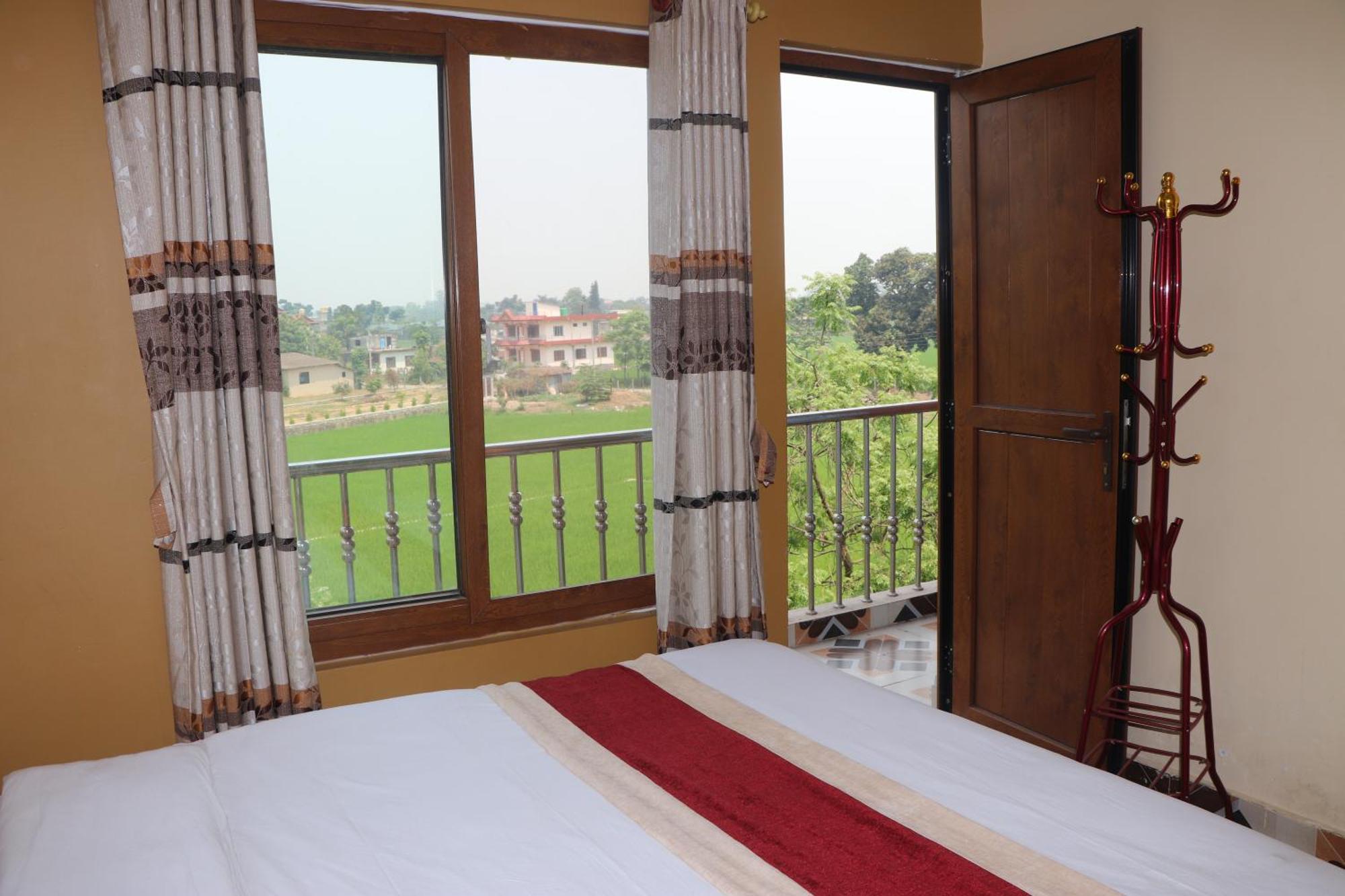 Hotel Flycatcher Chitwan- A Jungle Safari Home Sauraha Eksteriør bilde