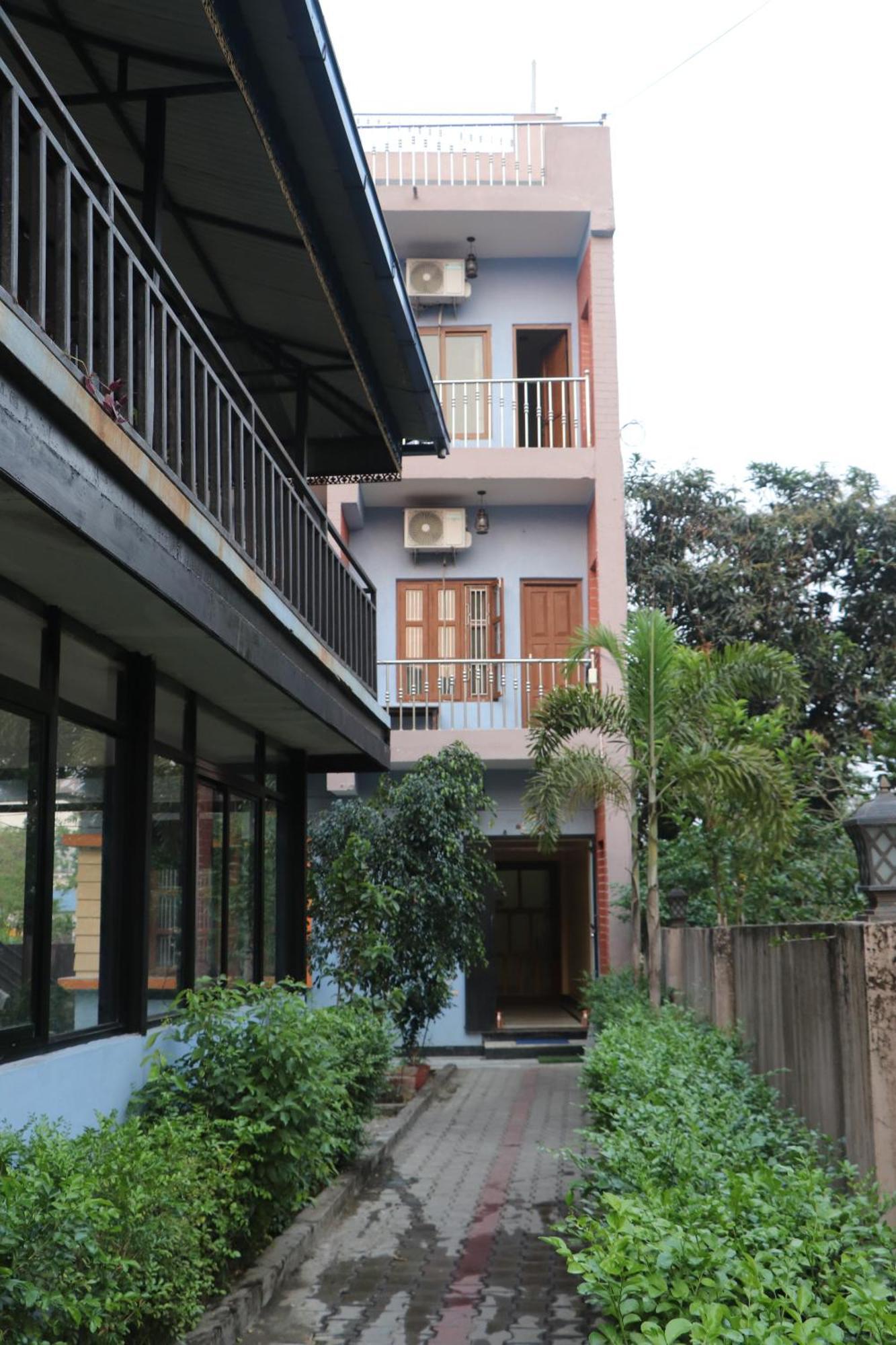 Hotel Flycatcher Chitwan- A Jungle Safari Home Sauraha Eksteriør bilde