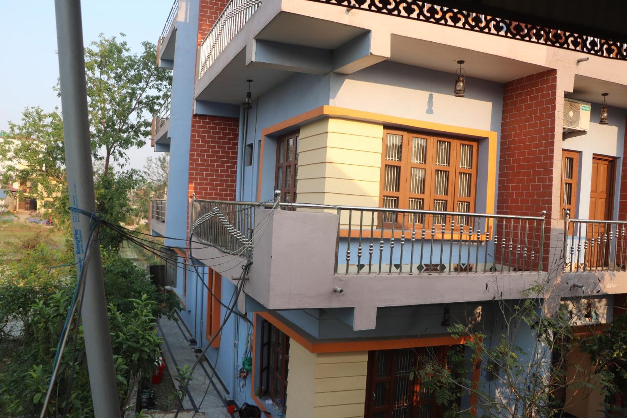 Hotel Flycatcher Chitwan- A Jungle Safari Home Sauraha Eksteriør bilde