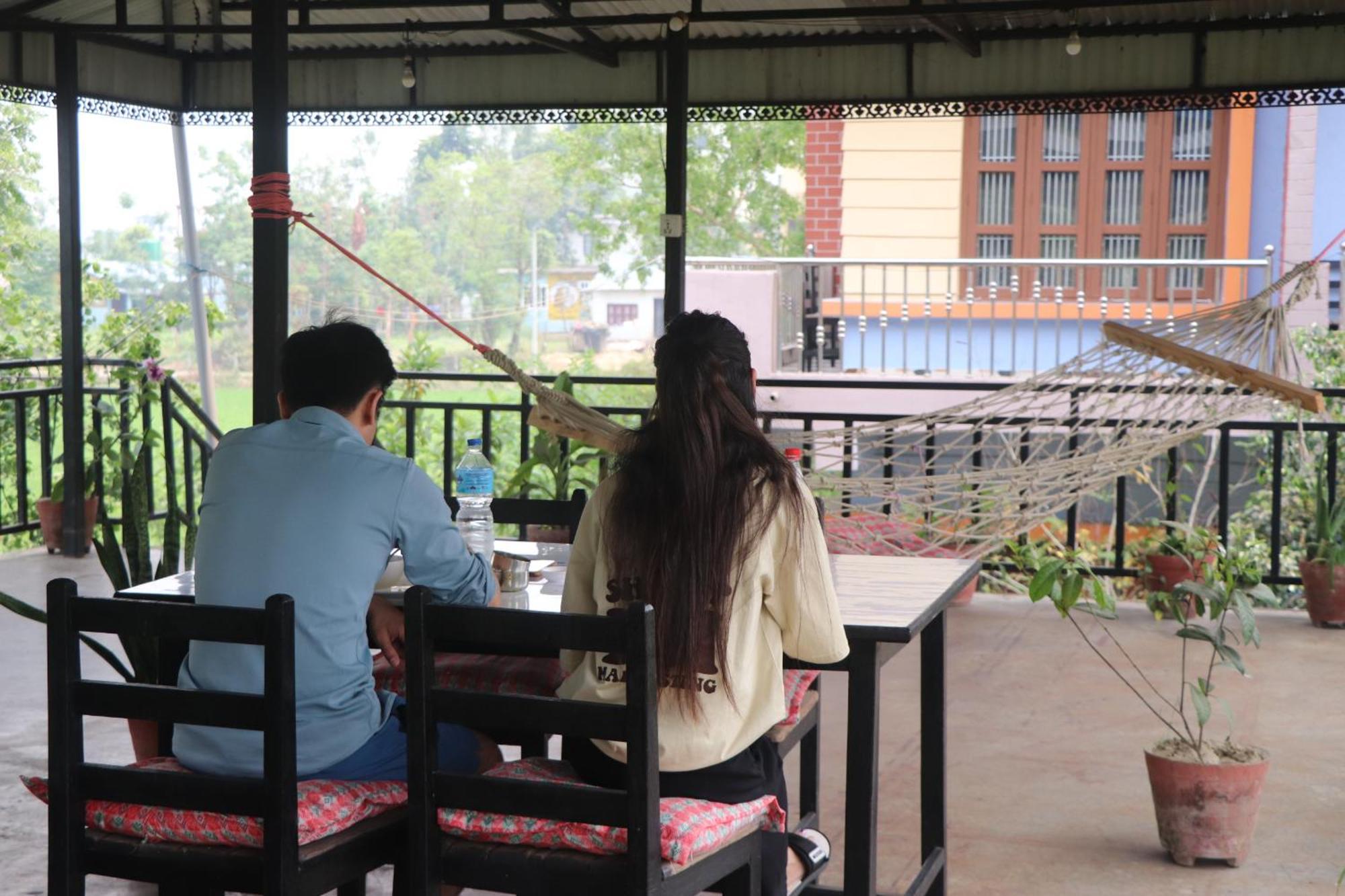 Hotel Flycatcher Chitwan- A Jungle Safari Home Sauraha Eksteriør bilde