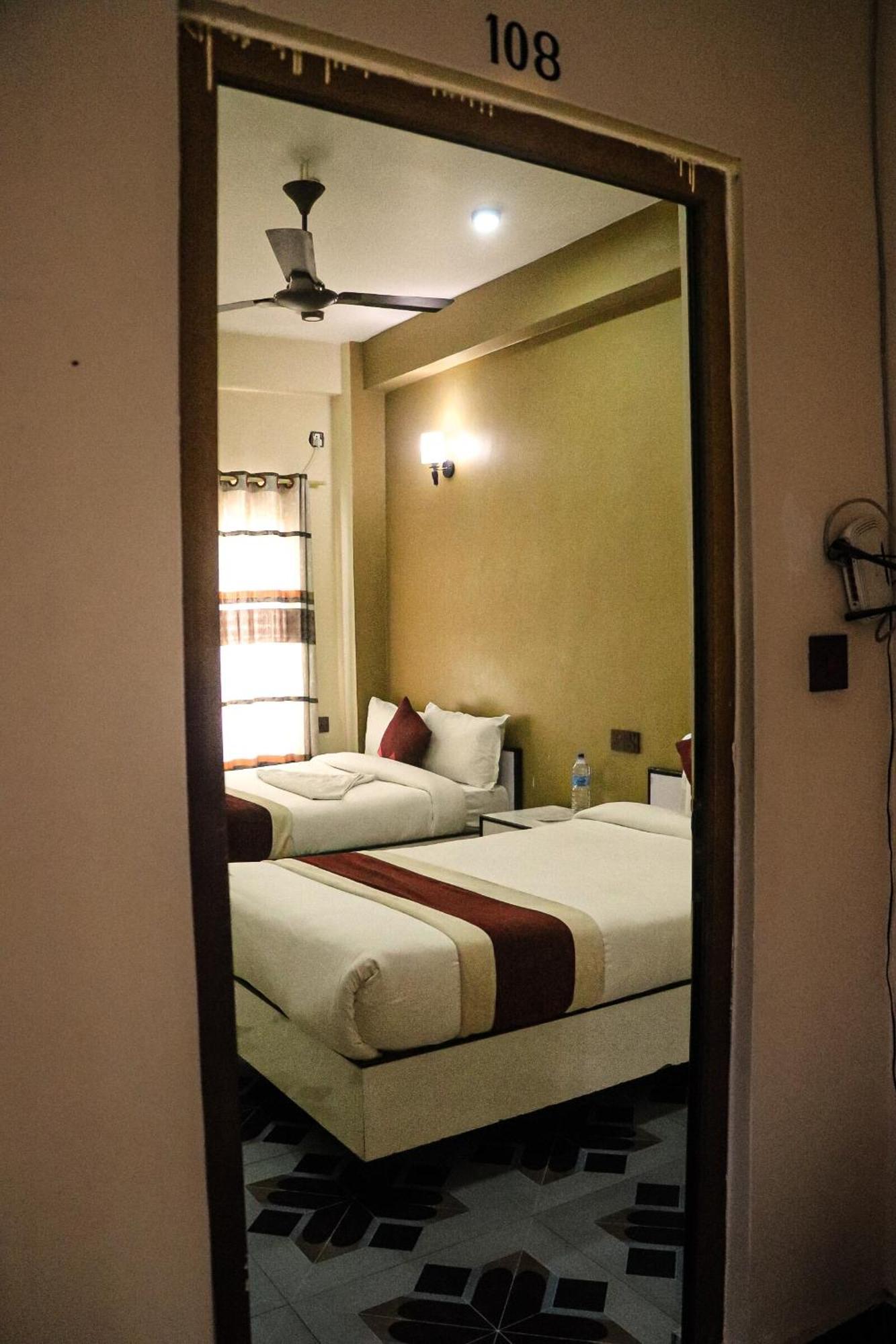 Hotel Flycatcher Chitwan- A Jungle Safari Home Sauraha Eksteriør bilde